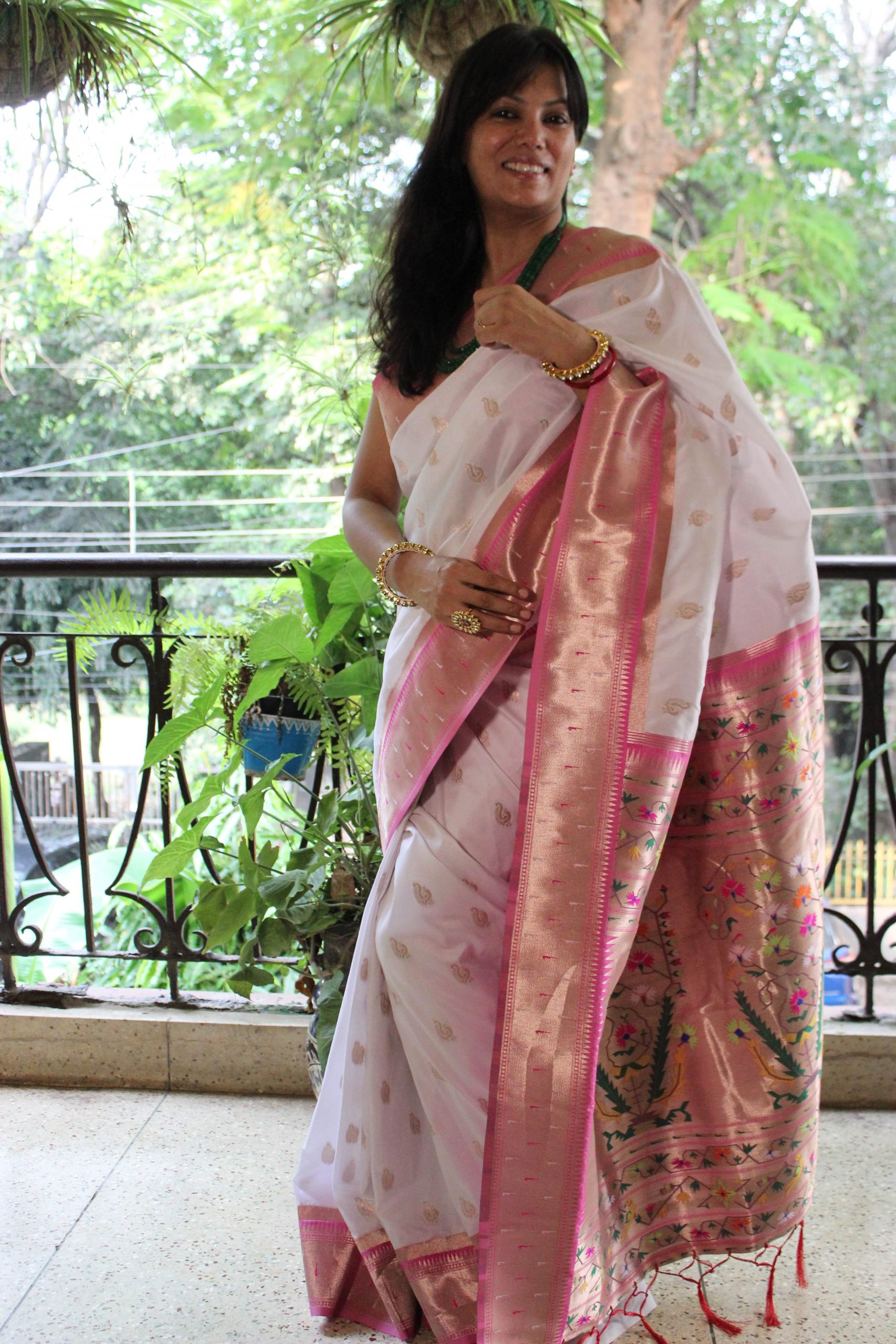 Elegant White Paithani Silk Saree, Zari Border & Pallu, Indian Wedding and  Special Occasions, Traditional Ethnic Bridal Wear, Gift for Women - Etsy
