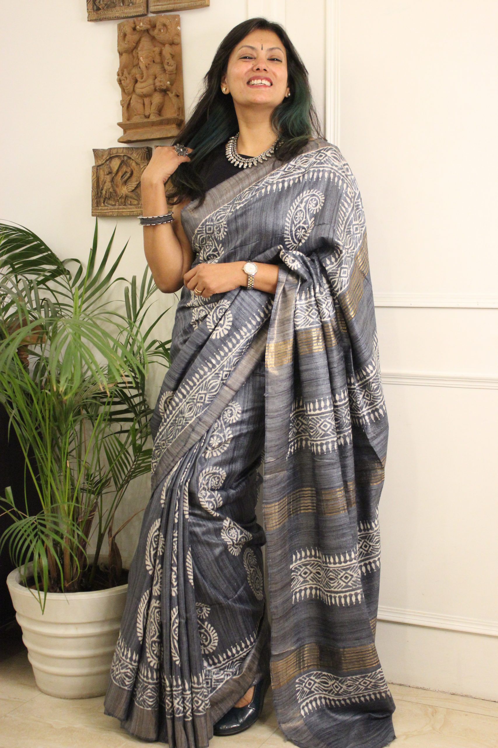 Buy Ash Color Pure gadwal Silk Saree with Silver & Golden Zari Motif Work  At IndyVogue
